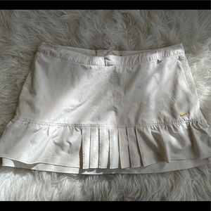 White Nike tennis skirt dri fit skort size 8/M
